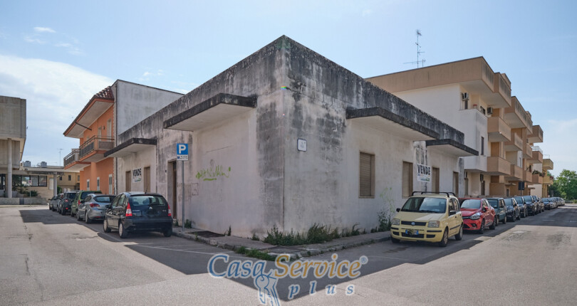 edificio a San Cesario in vendita