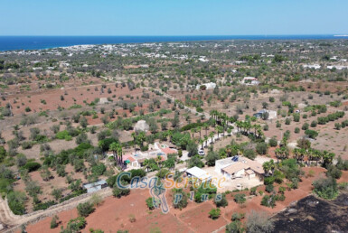 Torre Suda. Villa indipendente con giardino vicina al mare