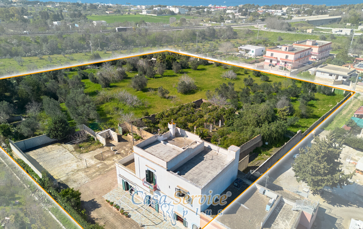 villa con terreno struttura ricettiva in vendita a Gallipoli